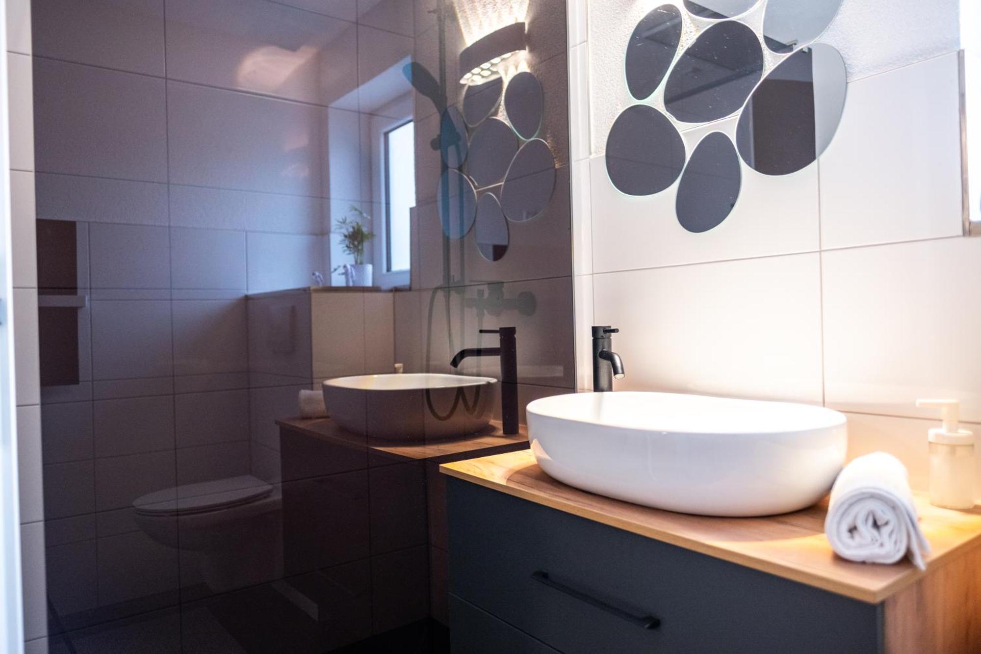 Klassen Apartments! Stadtnahes Ferienhaus* Mit Terrasse In Aulendorf * Fuer 6-8 Personen ภายนอก รูปภาพ