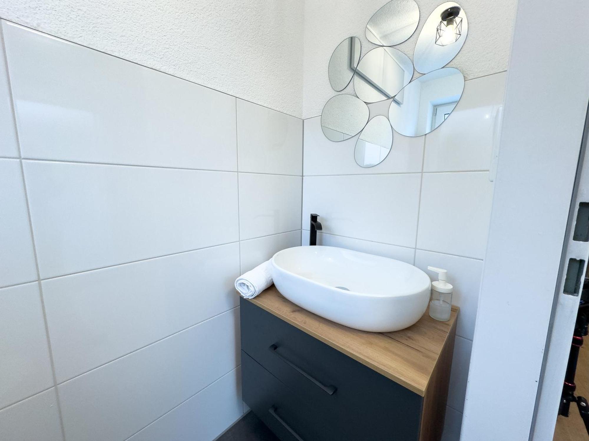 Klassen Apartments! Stadtnahes Ferienhaus* Mit Terrasse In Aulendorf * Fuer 6-8 Personen ภายนอก รูปภาพ