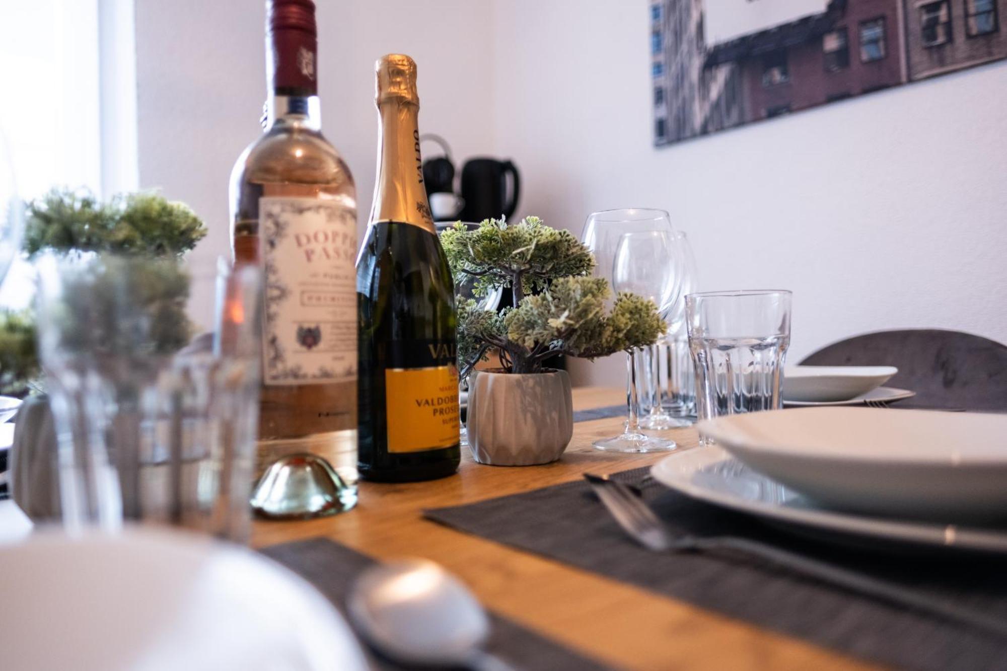 Klassen Apartments! Stadtnahes Ferienhaus* Mit Terrasse In Aulendorf * Fuer 6-8 Personen ภายนอก รูปภาพ