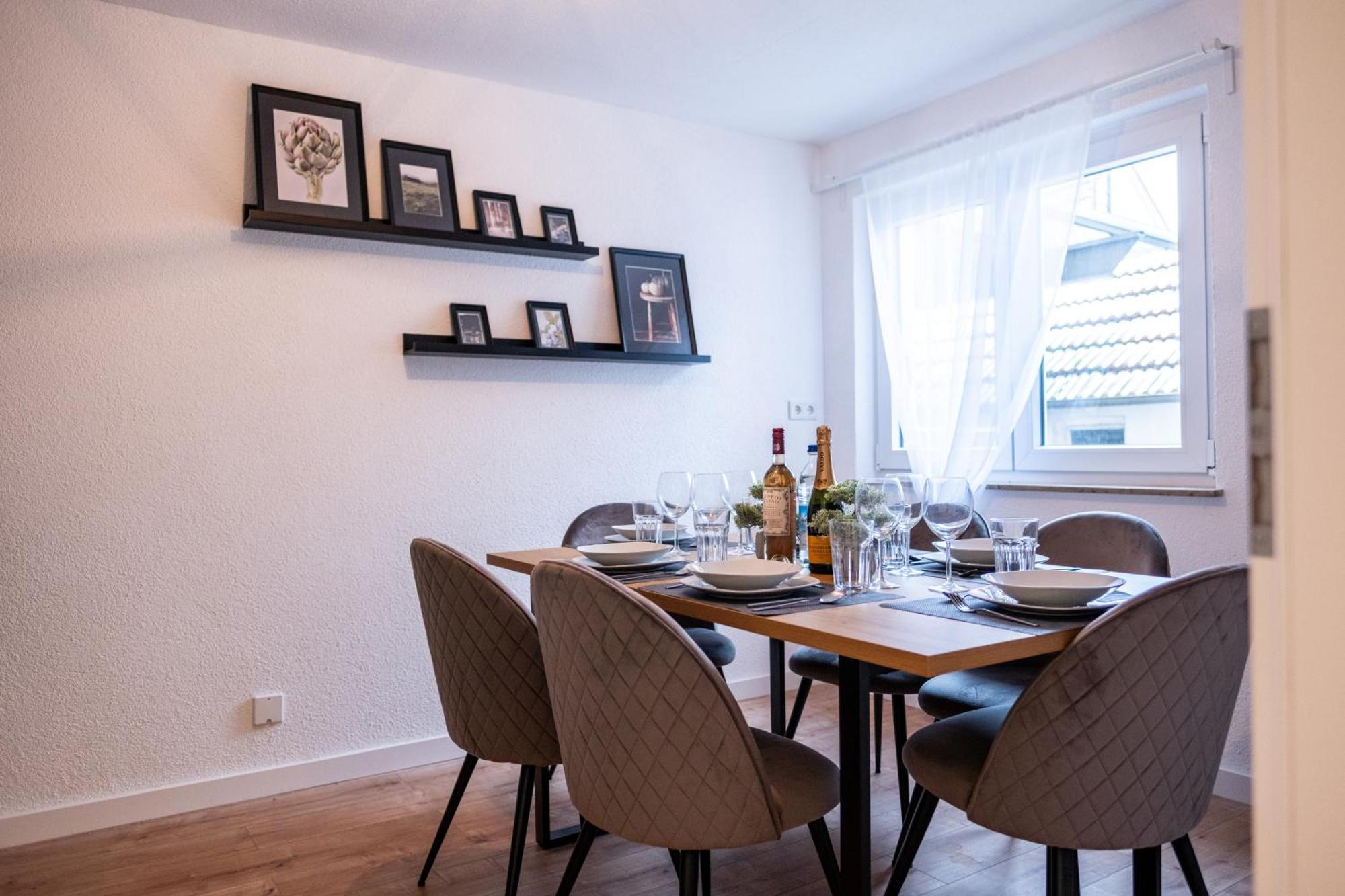 Klassen Apartments! Stadtnahes Ferienhaus* Mit Terrasse In Aulendorf * Fuer 6-8 Personen ภายนอก รูปภาพ